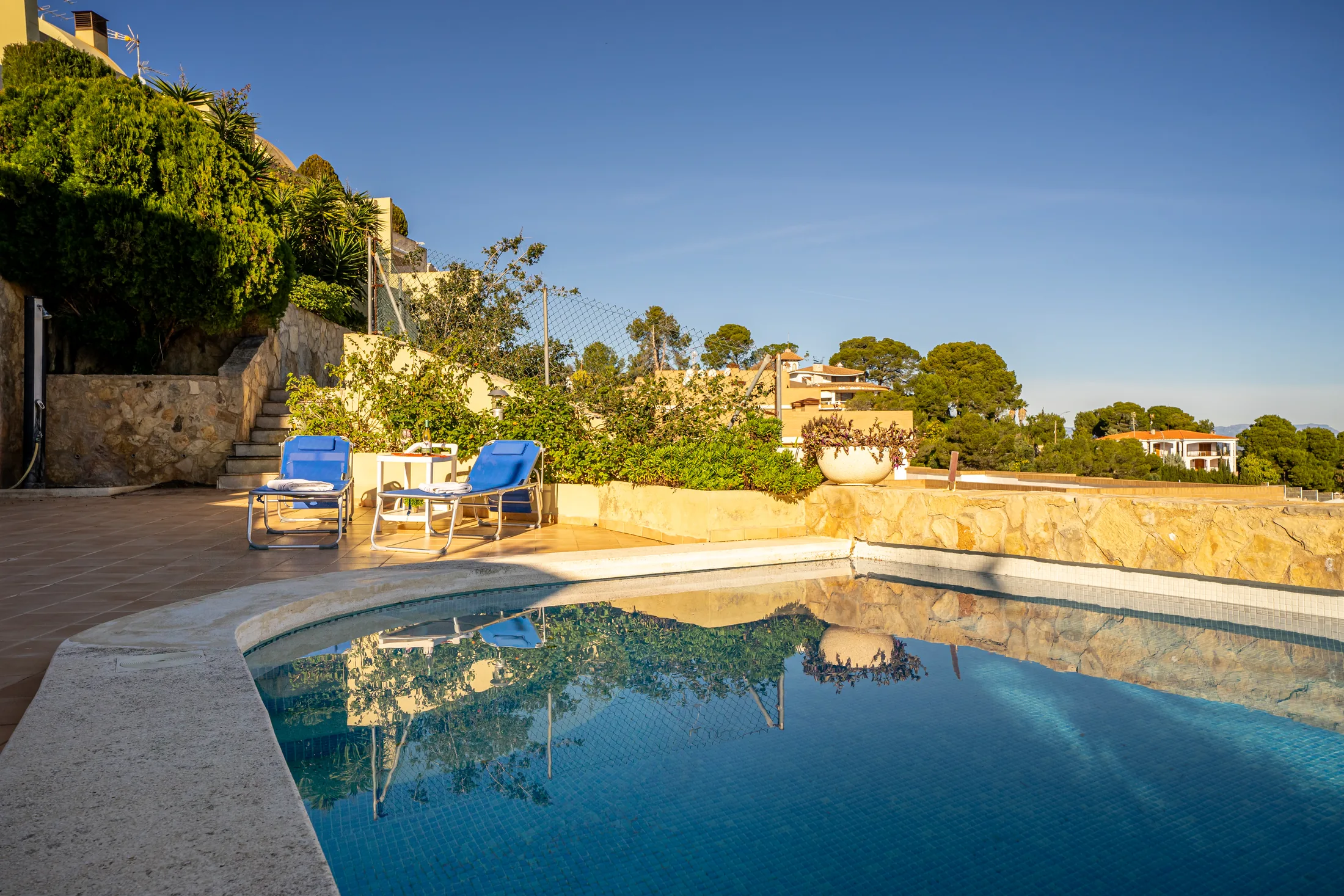 Piscina exterior del conjunto residencial