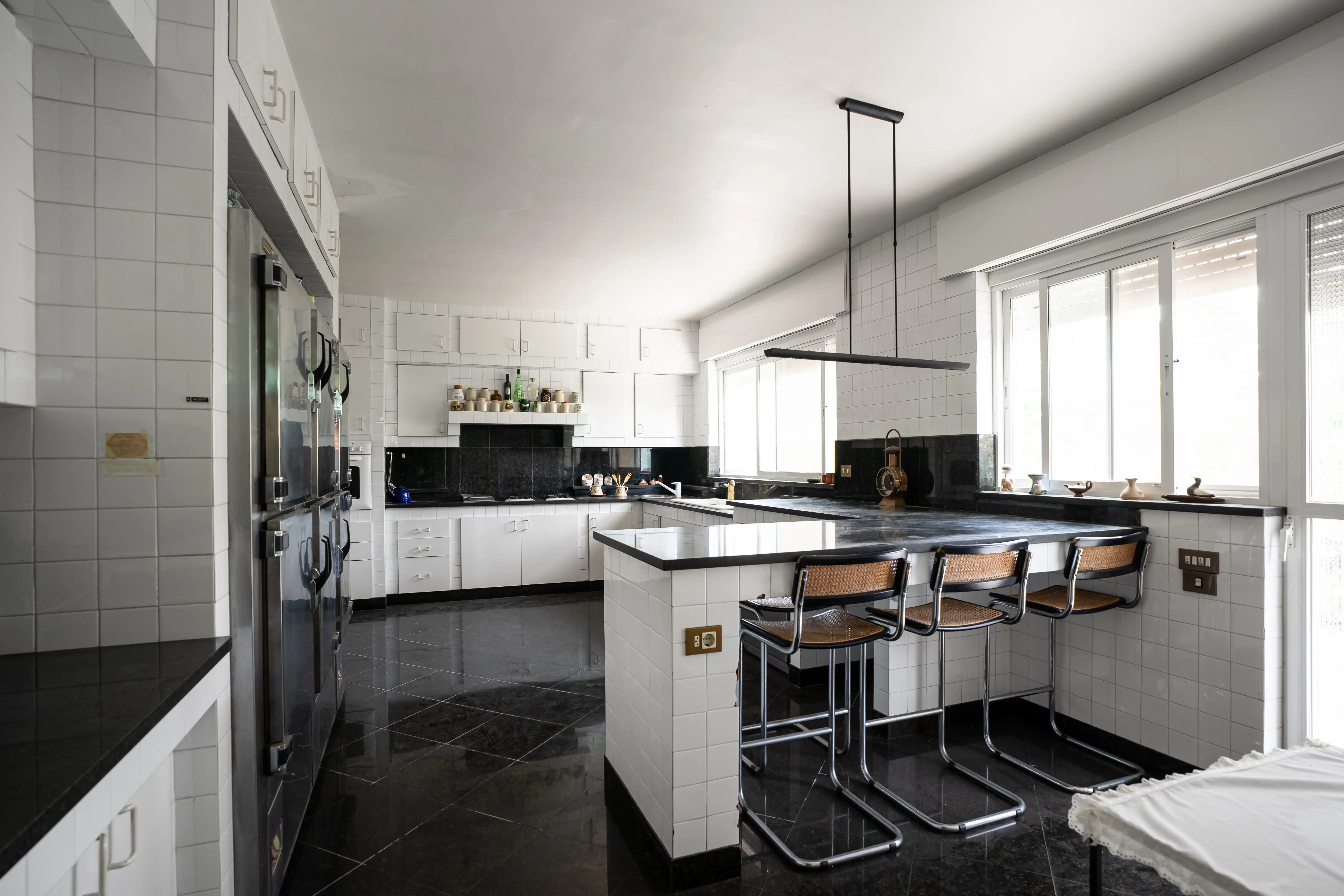 Cocina en blanco y negro